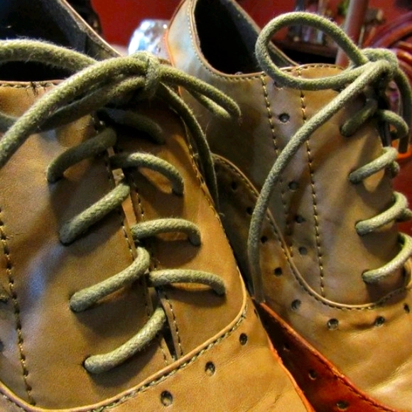 *SOLD* Leather Sage Green & Brown Spectator Heels - 7.5M - Picture 9 of 14